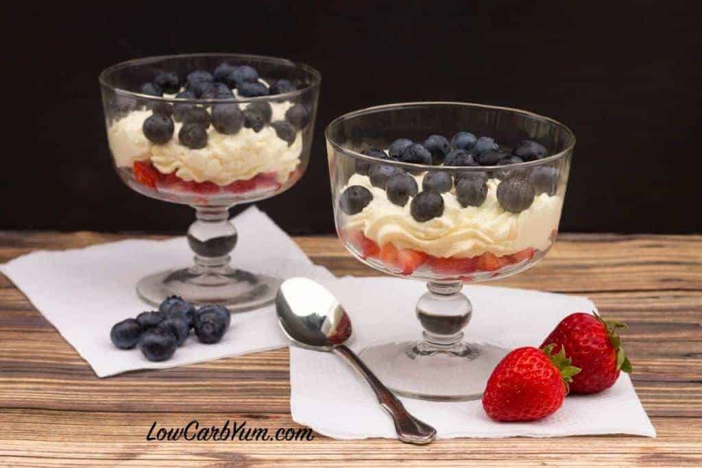 MASCARPONE CHEESE MOUSSE AND BERRIES | www.4hourbodygirl.com