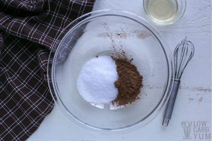 combining keto sweetener and cocoa
