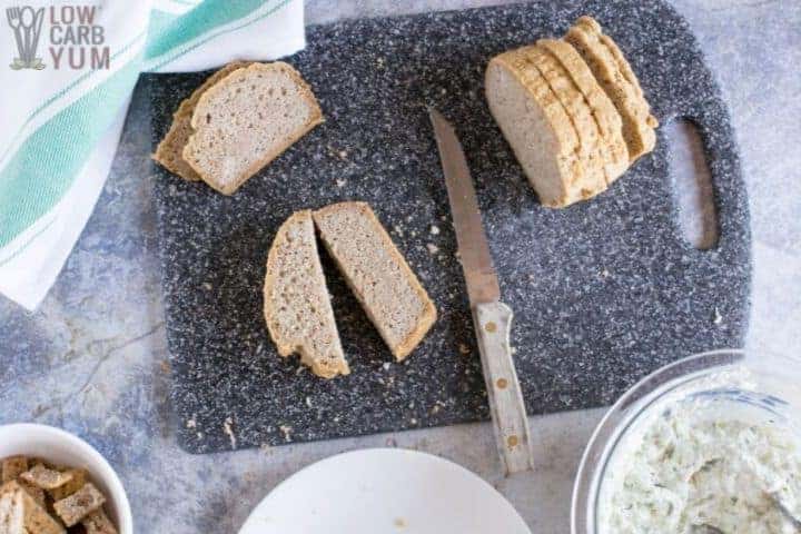 cutting low carb bread slices