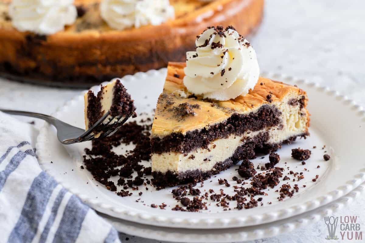 keto cookies and cream cheesecake fork slice