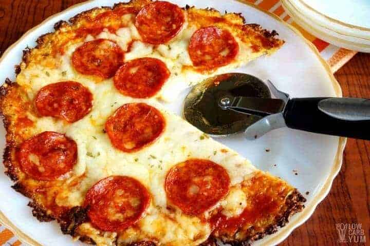 Low carb cauliflower pizza crust recipe