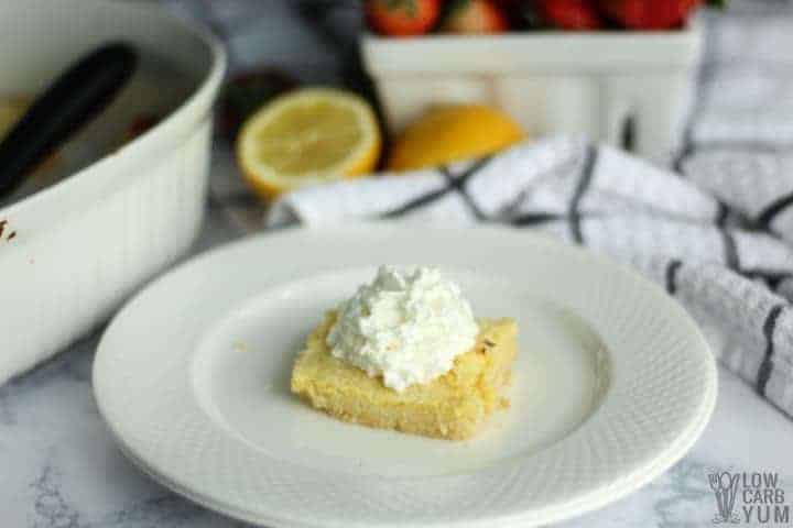 Keto low carb lemon bars with strawberries