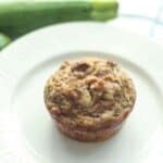 gemakkelijk te maken kokosmeel paleo courgette muffins recept. # paleo #lowcarb #glutenvrij # keto #ketorecipes #courgette #muffins | LowCarbYum.com