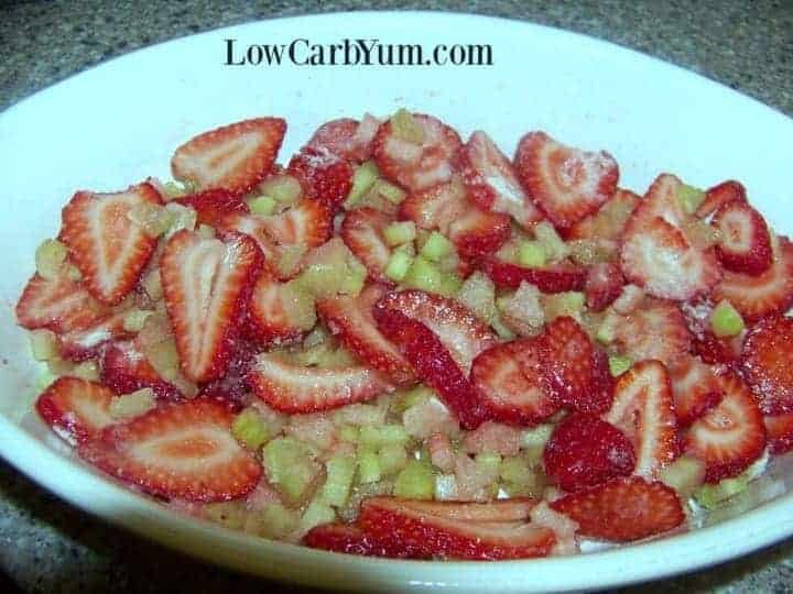 Easy Strawberry Rhubarb Crisp - Gluten Free | Low Carb Yum