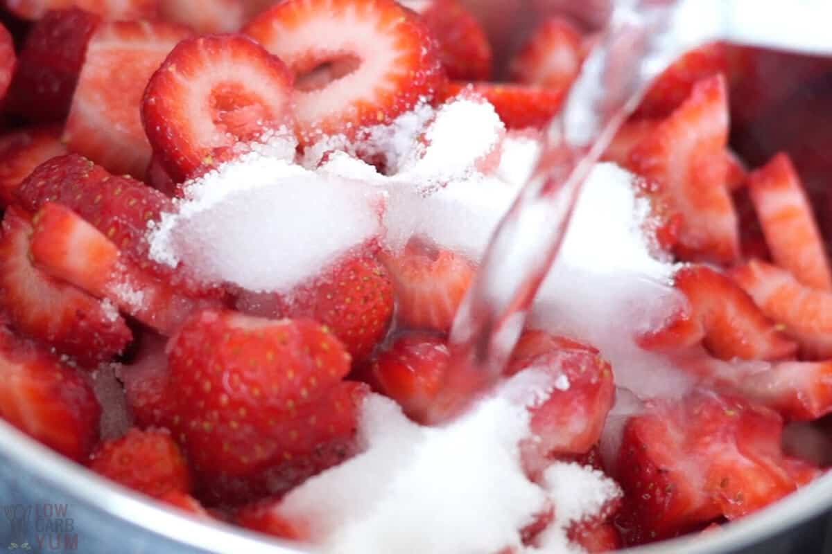 how to make strawberry sauce for pancakes