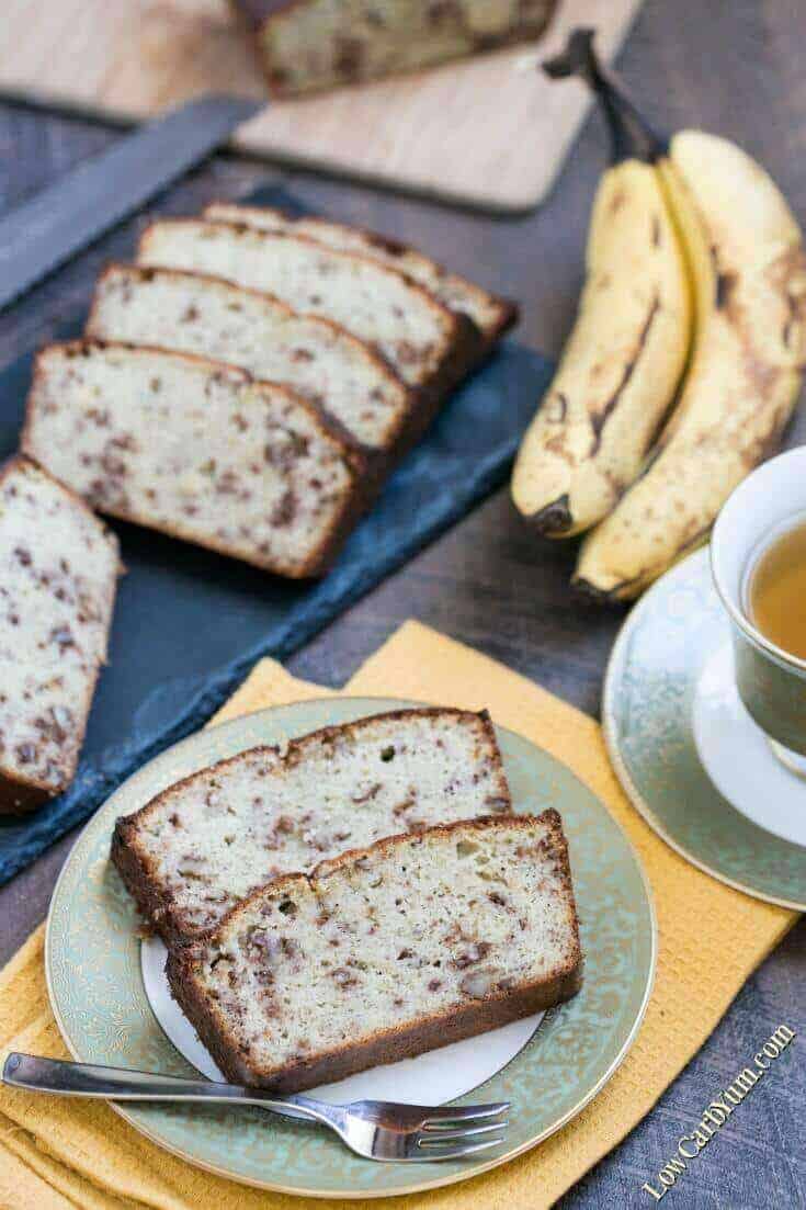 slices with tea and bananas