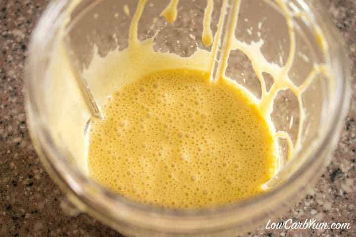 egg fast cinnamon pancake batter in blender