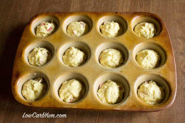 low carb pepperoni pizza muffins batter pan