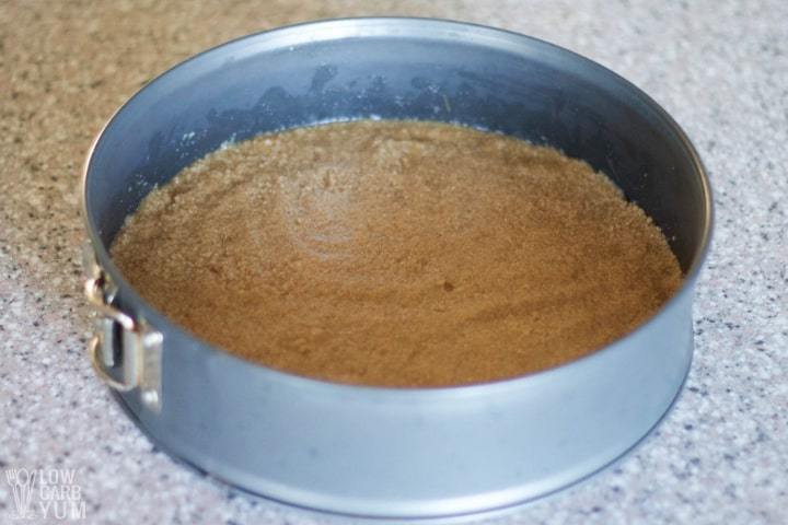 Low carb nut based cheesecake crust