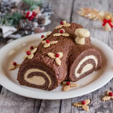 Buche-de-Noel---Yule-Log-Cake