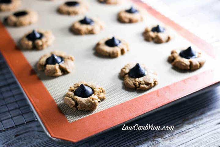 Simple low carb gluten free peanut butter blossoms recipe