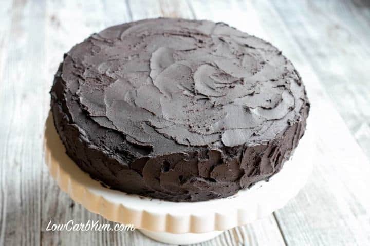 Simple low carb dark chocolate frosting yellow cake 