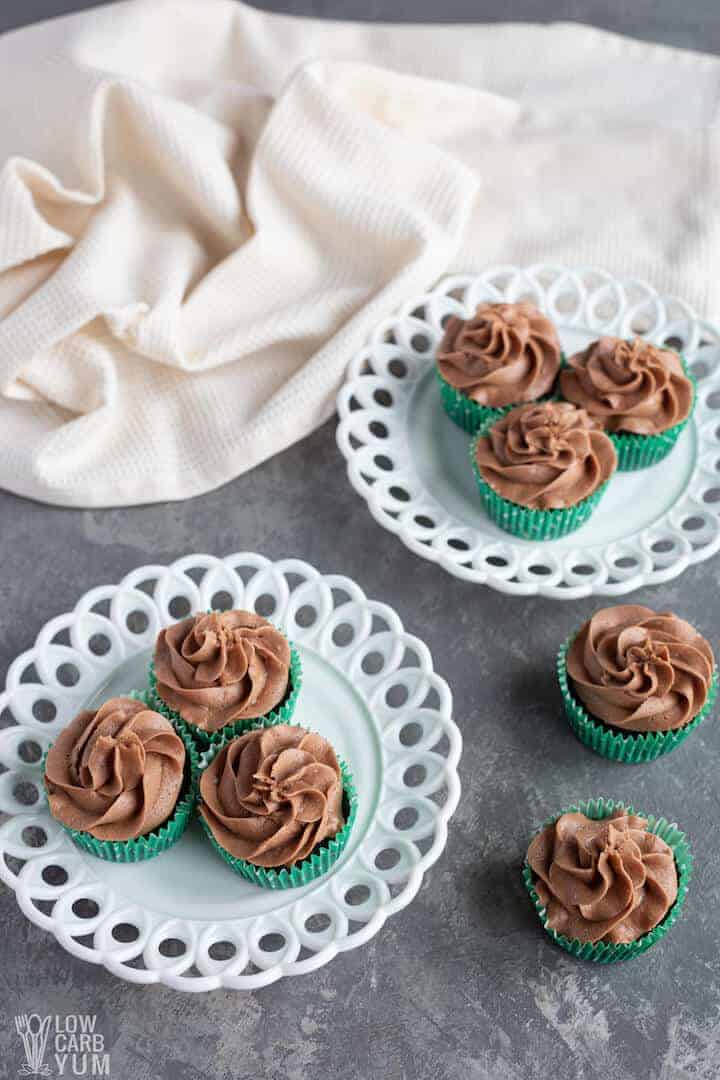 frosted keto chocolate cupcakes