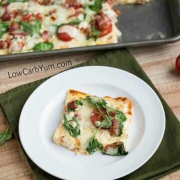 Easy low carb pizza crust with white sauce