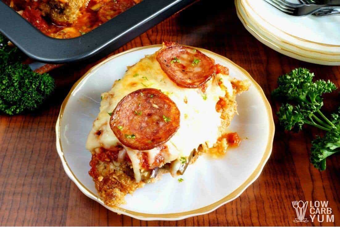 Low carb chicken parmesan pizza casserole featured