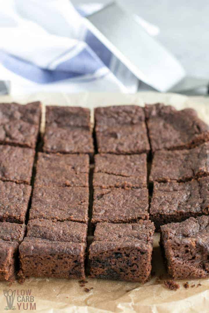 Sliced egg free brownies