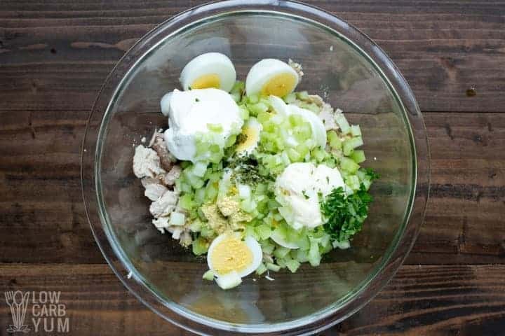 Ingredients for keto tuna salad with eggs