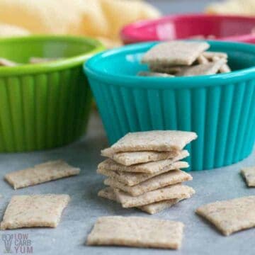 Crunchy keto low carb crackers
