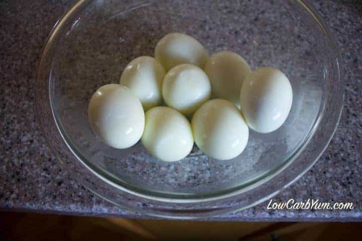 https://lowcarbyum.com/wp-content/uploads/2019/03/eight-large-peeled-eggs-bowl.jpg