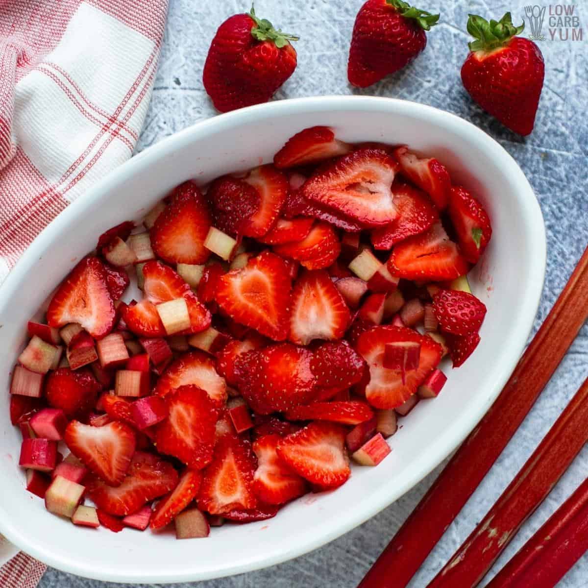 rhubarb and strawberry in oval dish.