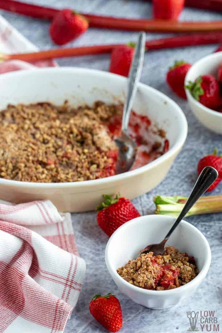 healthy strawberry rhubarb crisp