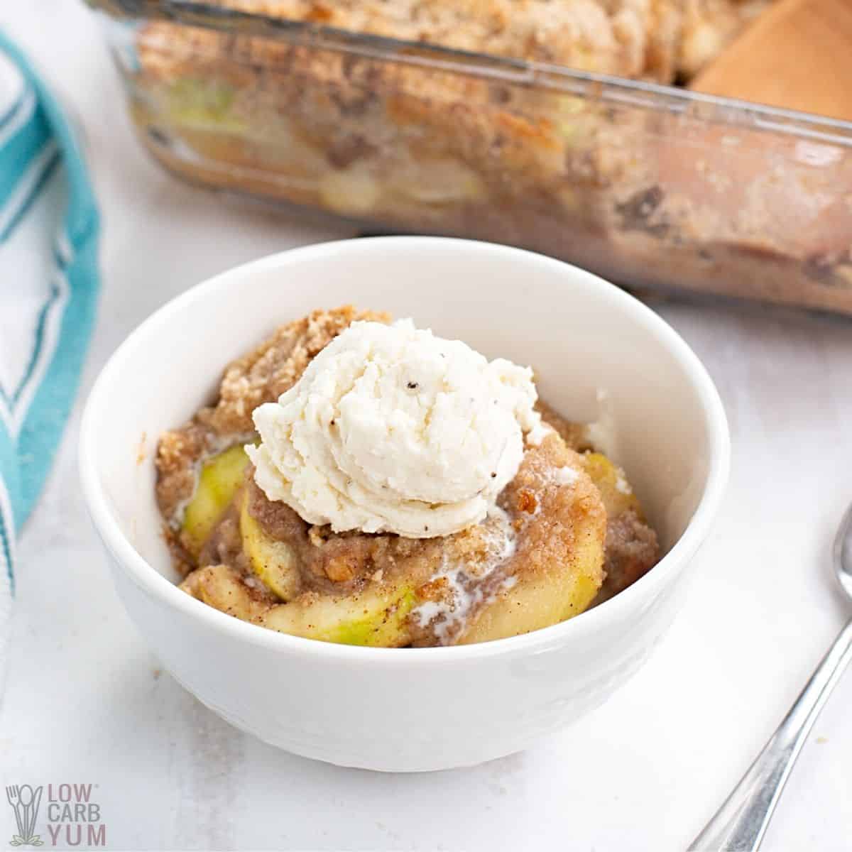 Quick & Easy Vegan Apple Crisp Recipe (No Sugar Added Filling!)