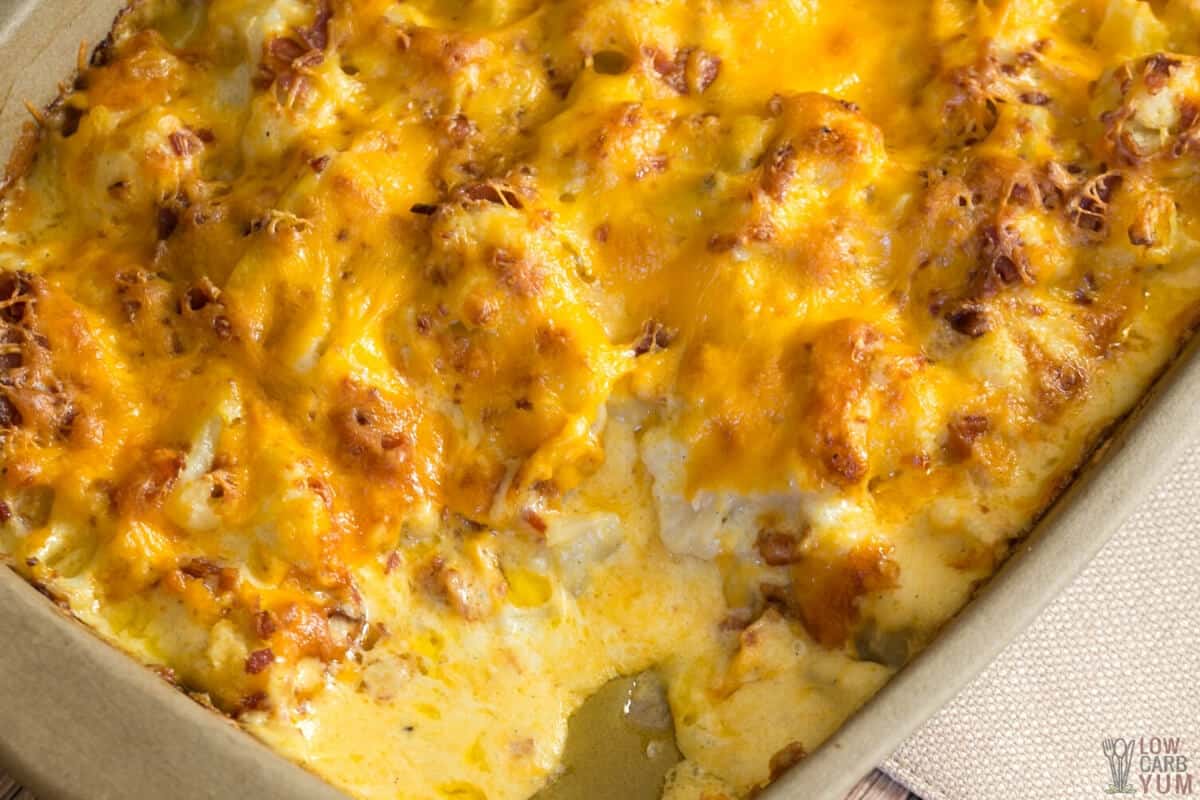 baked cauliflower au gratin low carb in casserole pan