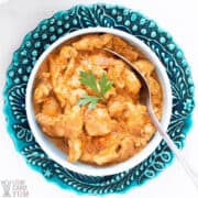 keto butter chicken in blue bowl