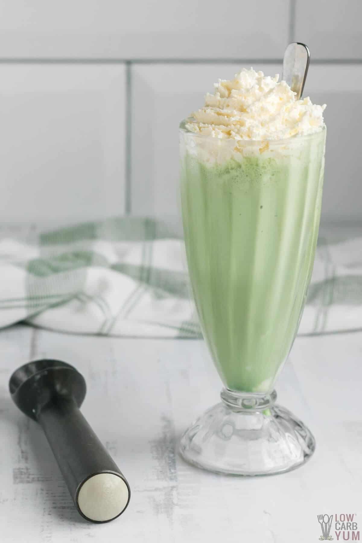 shamrock shake recipe in tall glass