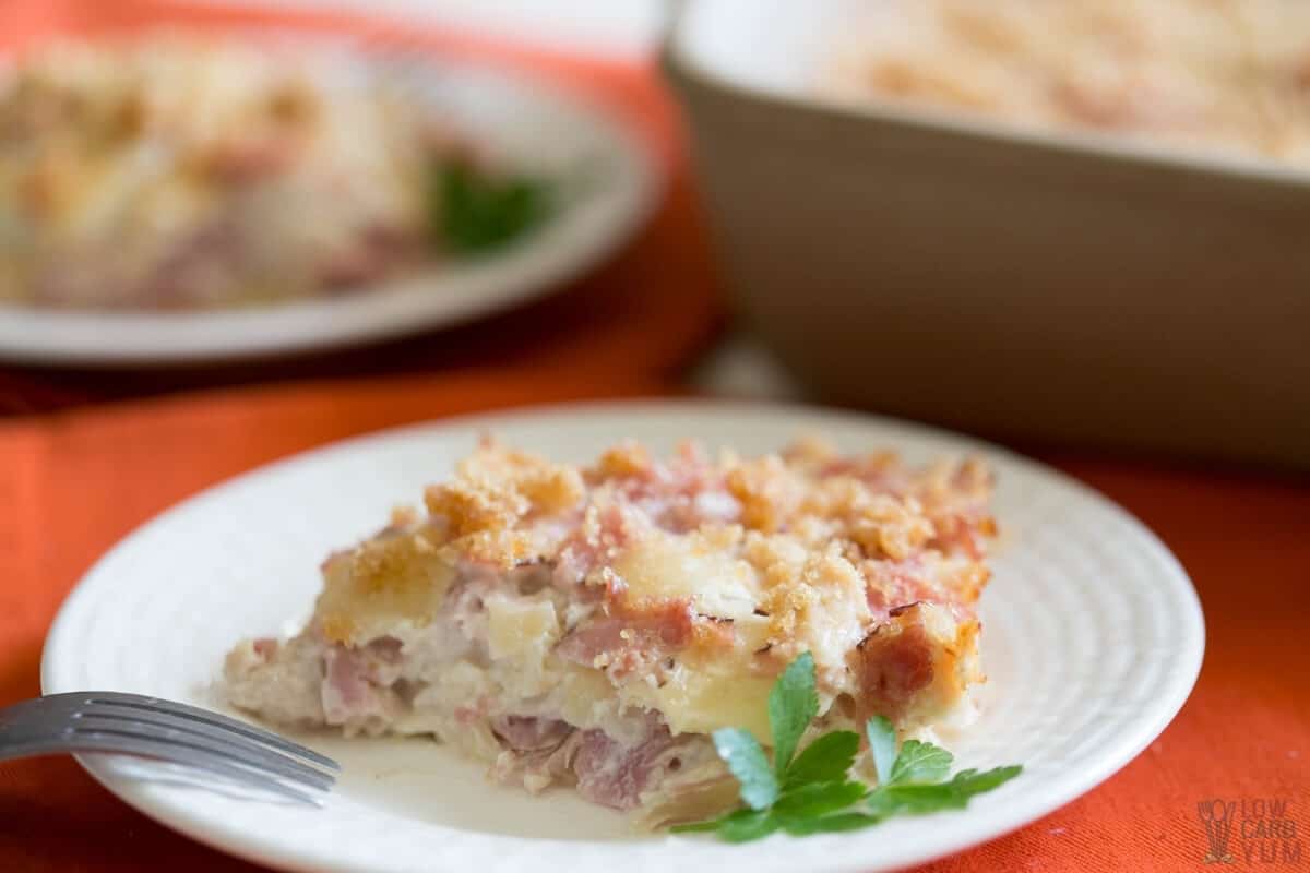 closeup of chicken cordon bleu casserole slice