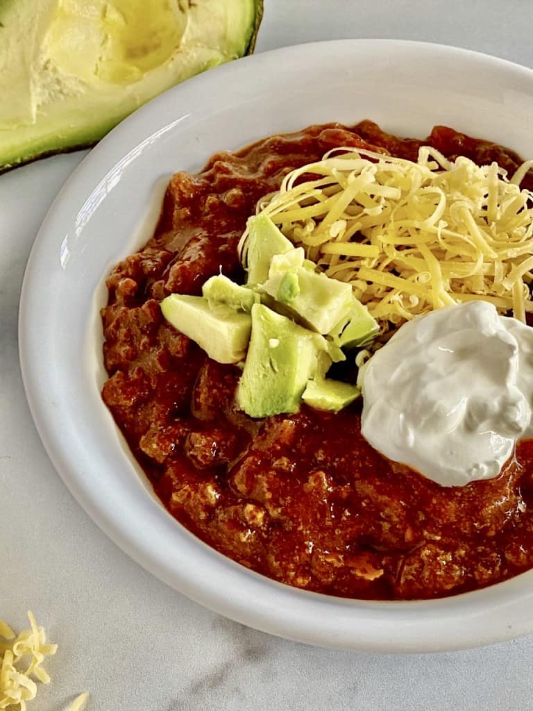 slow cooker beef and bacon chili