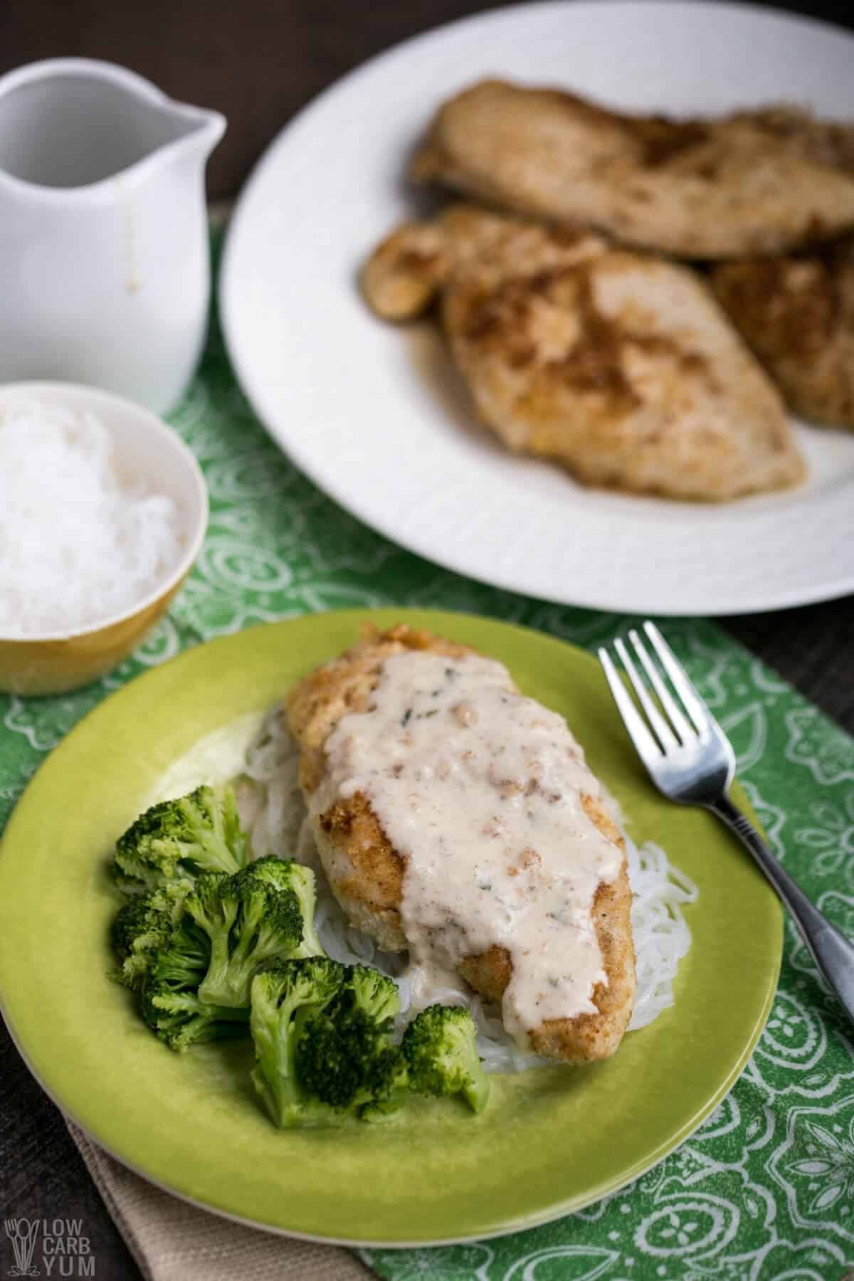 low-carb chicken piccata keto recipe with sauce on green plate