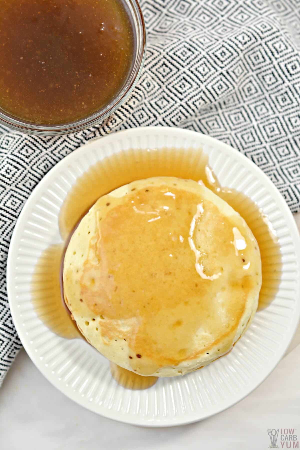 keto maple syrup over pancakes