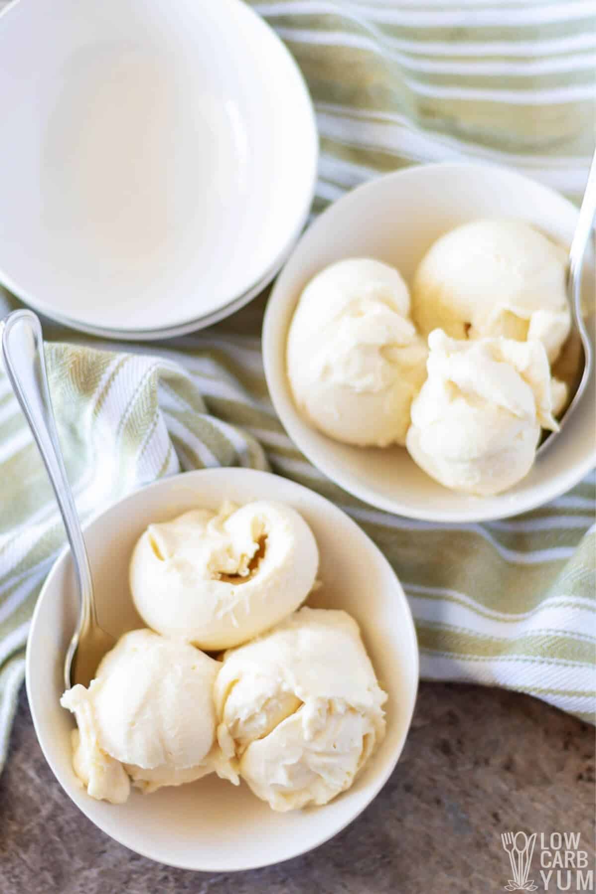 scoops of keto vanilla ice cream in serving bowls