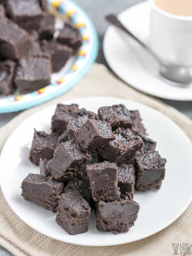 DARK CHOCOLATE KETO FUDGE WITH CREAM CHEESE STORY Low Carb Yum