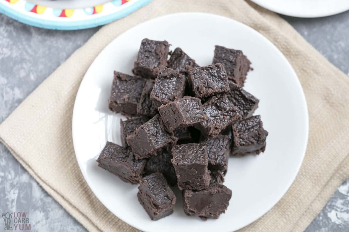 dark chocolate keto fudge pieces on white plate