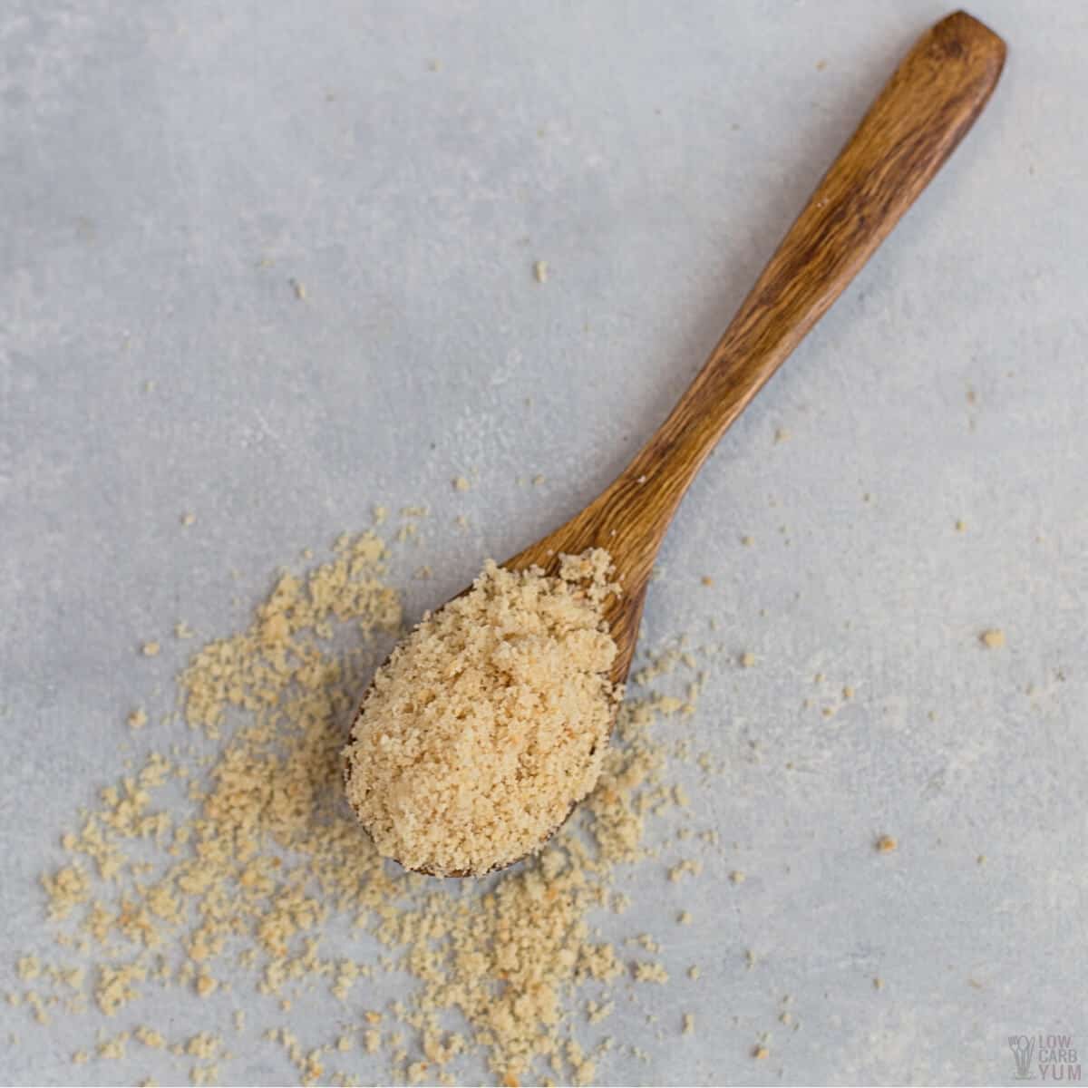 hazelnut flour in spoon