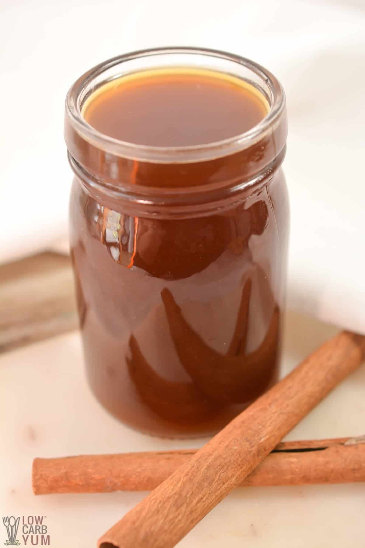 cinnamon dolce syrup in mason jar with cinnamon sticks