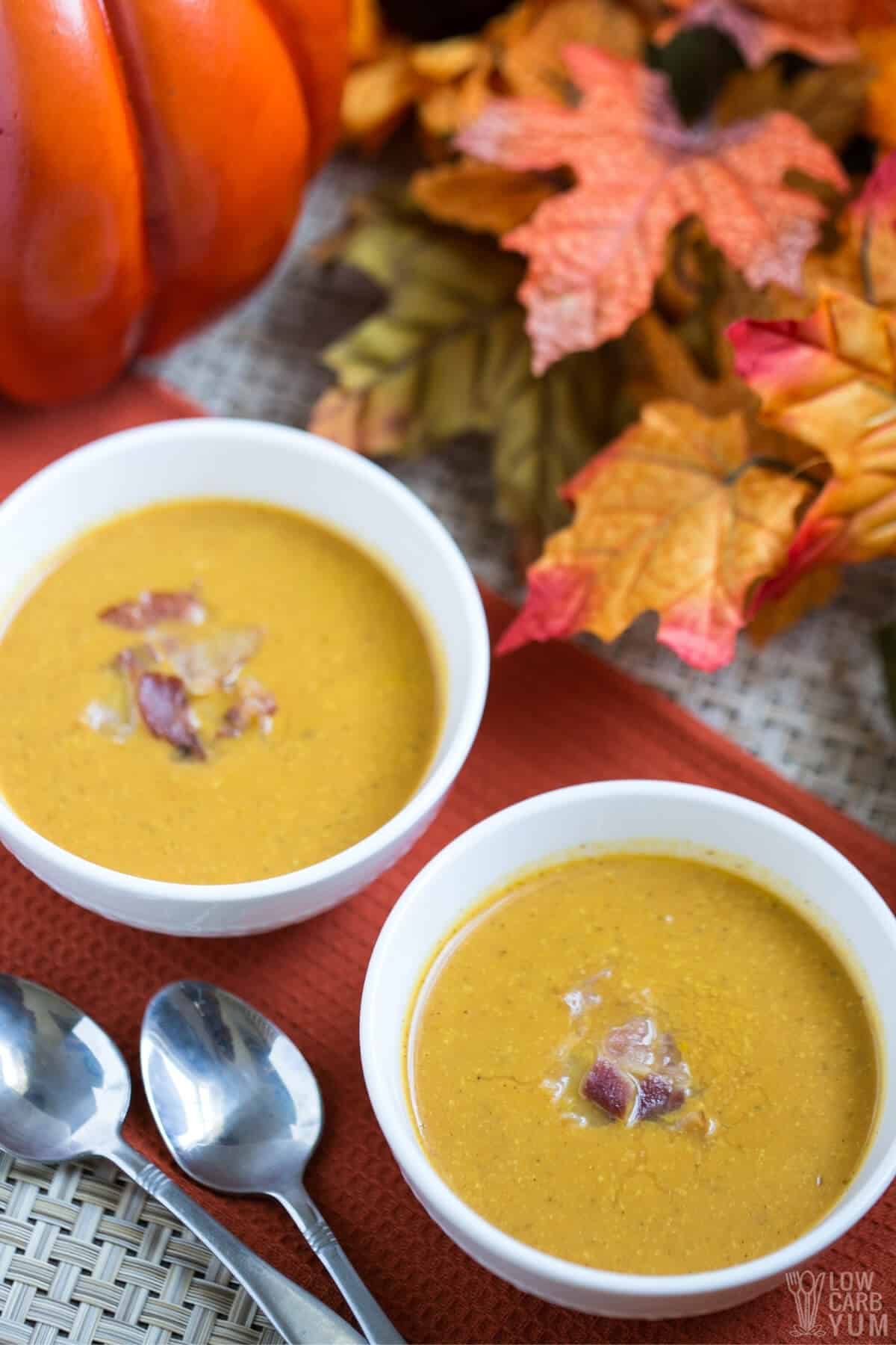 keto pumpkin soup in small bowls 