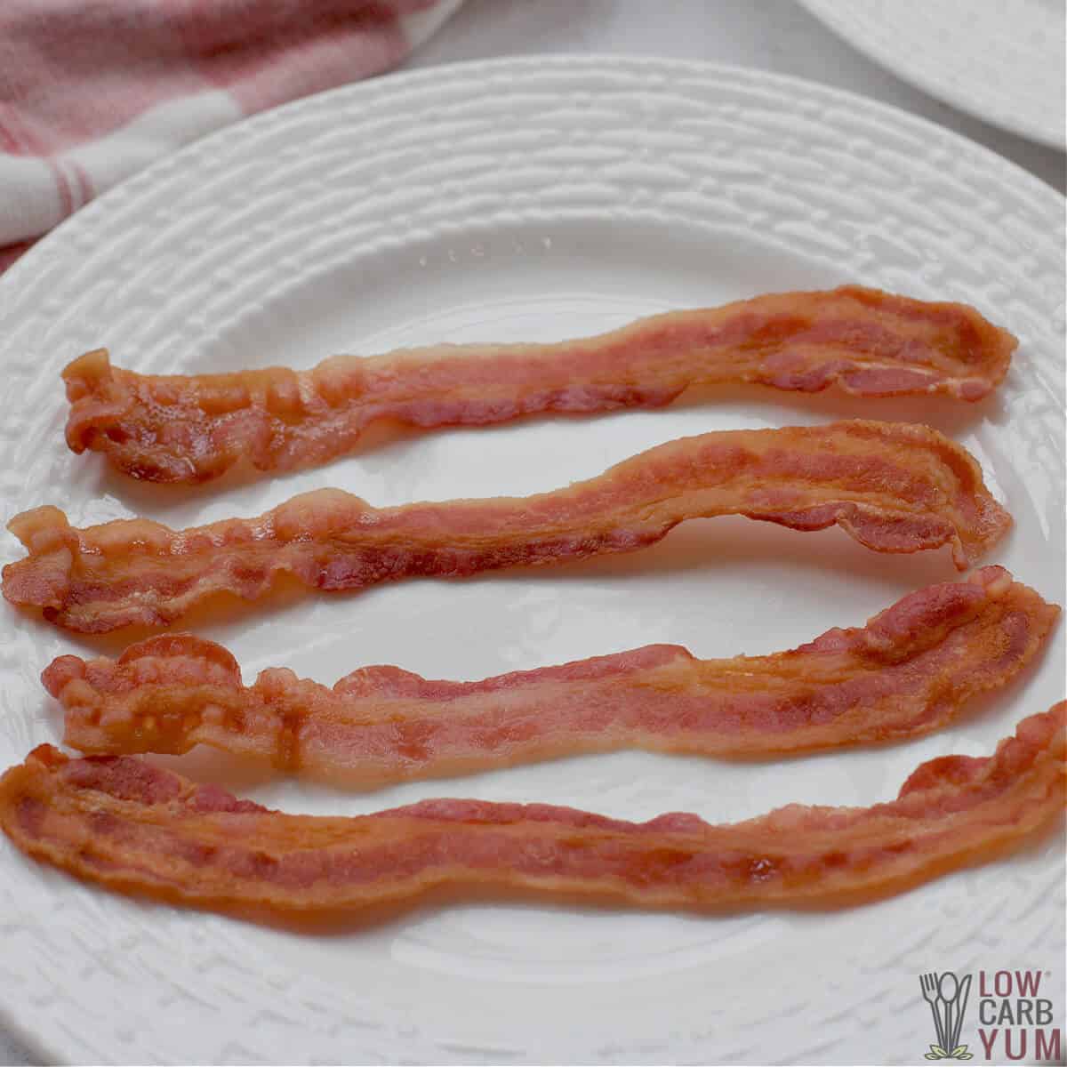 how to cook bacon in the microwave feature image