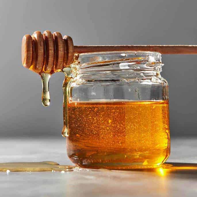 honey in jar with honey dipper