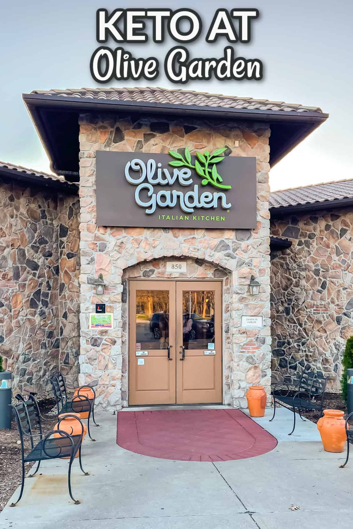 restaurant with keto at olive garden text overlay.