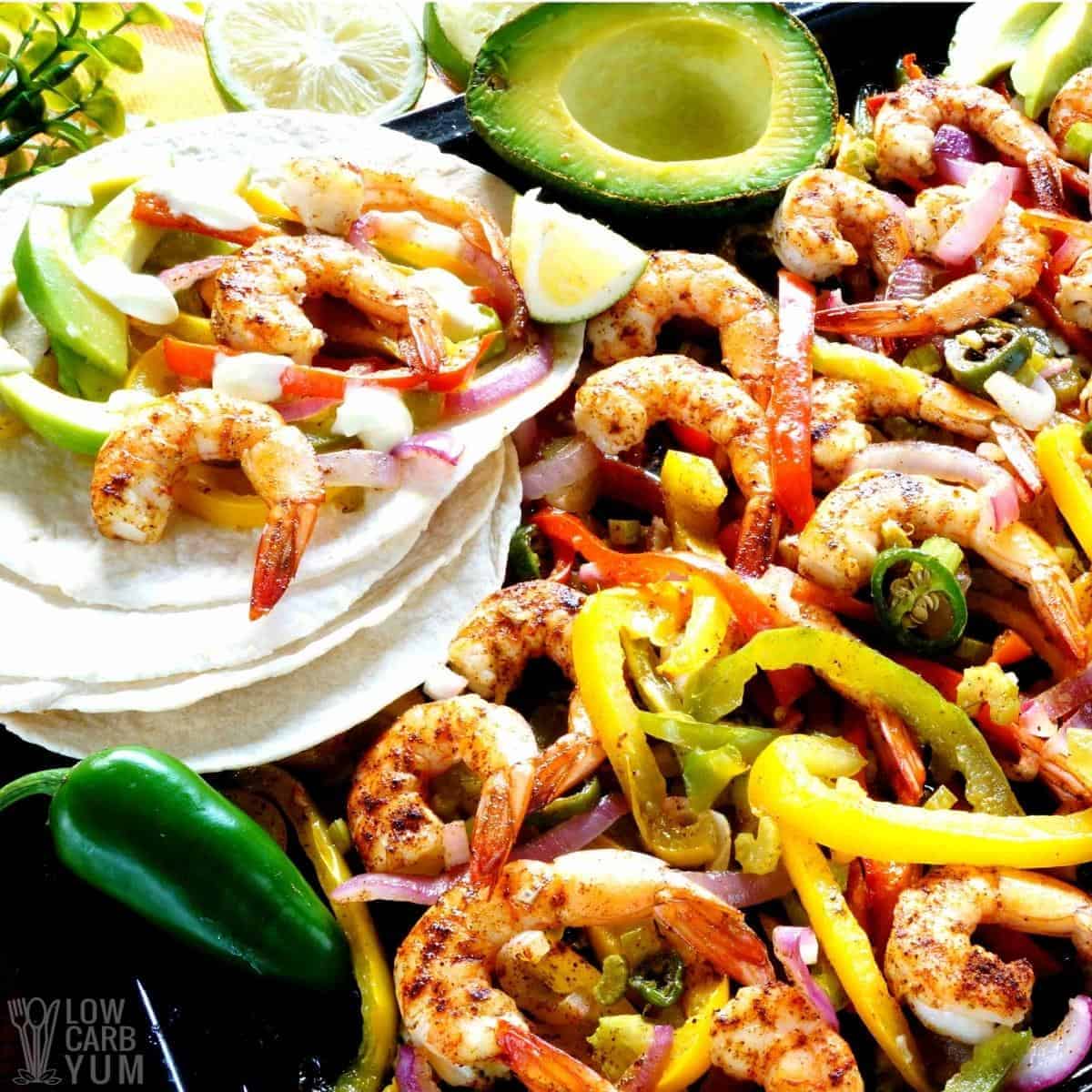 shrimp fajitas recipe final image.