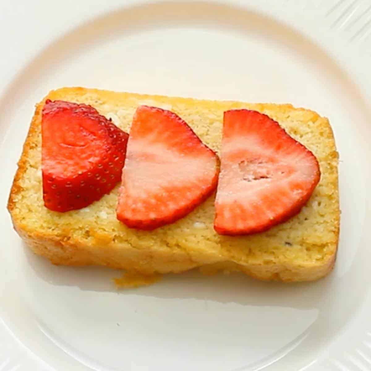 sliced strawberries layered on pound cake slice.