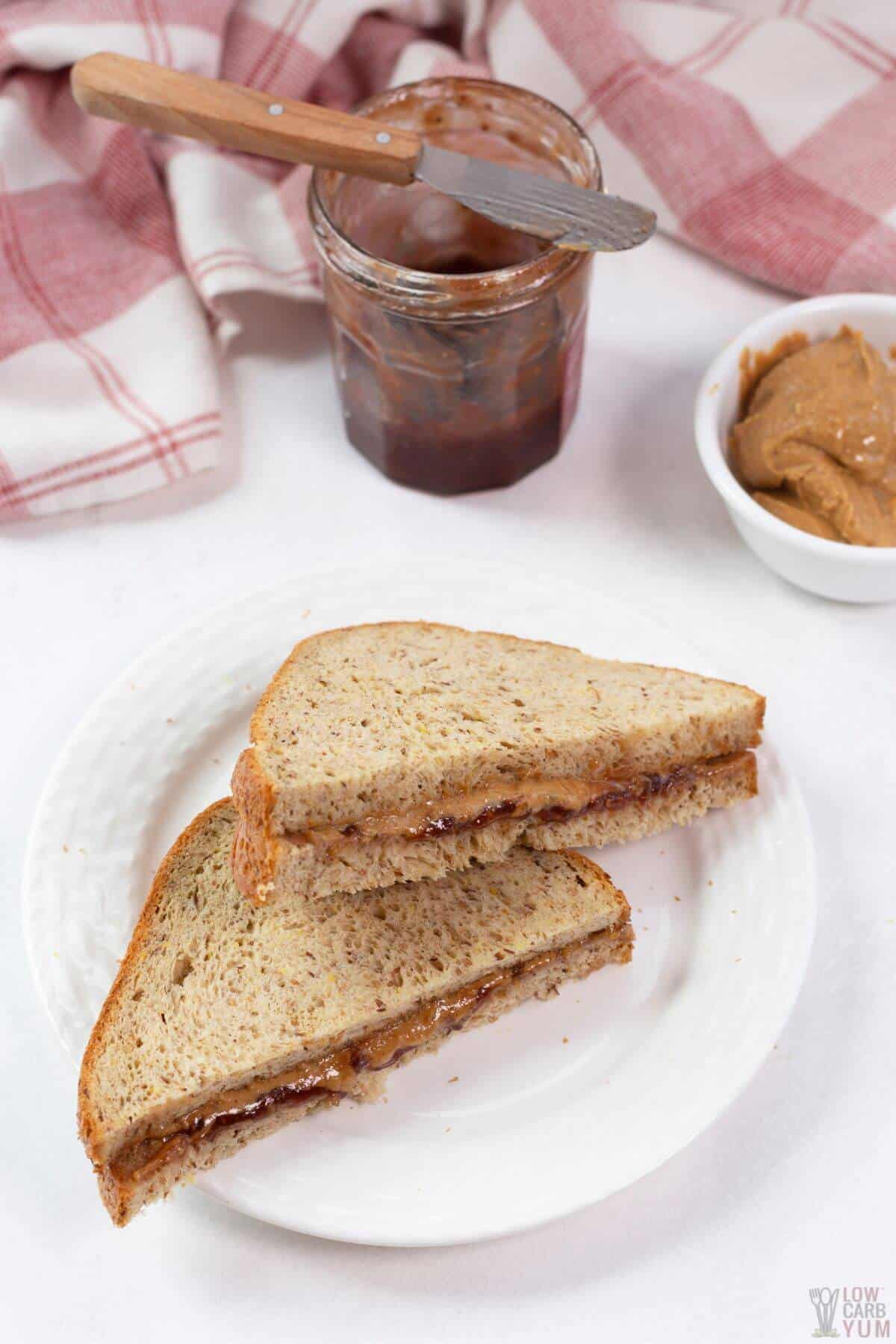 keto peanut butter and jelly sandwich 