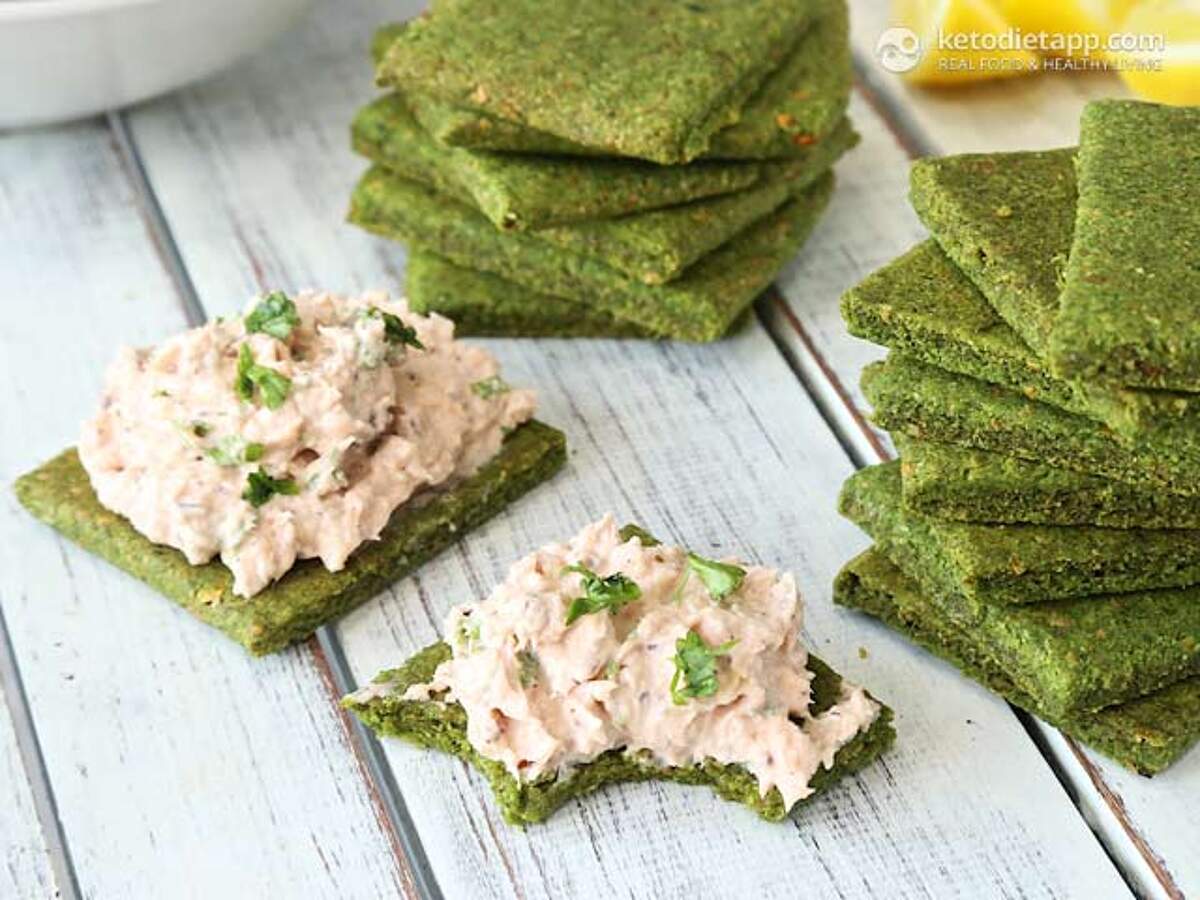 Cheesy Spinach Crackers 