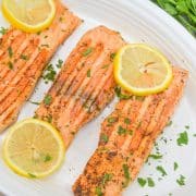 grilled salmon fillets with lemon