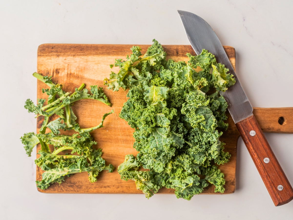 chopping kale leaves