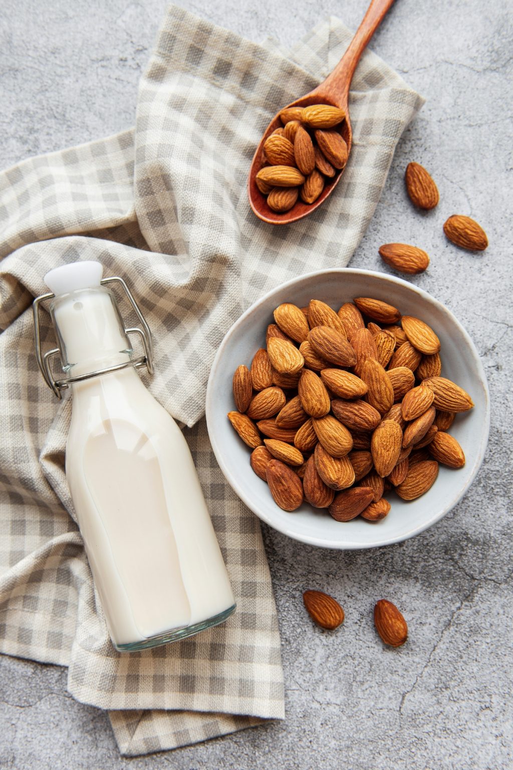 Is Almond Milk Keto? (+ LowCarb Recipes) Low Carb Yum