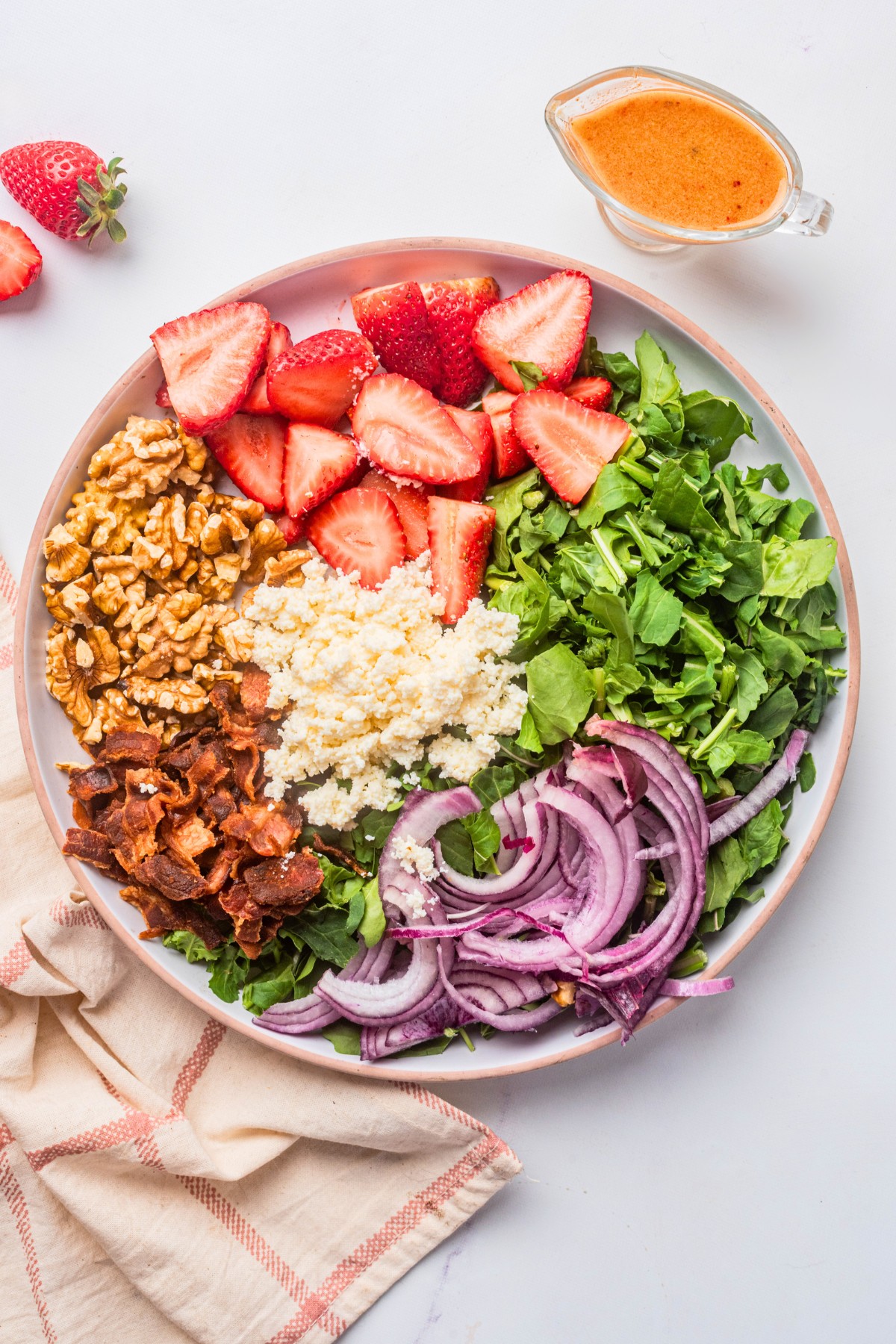 arugula and strawberry salad with goat cheese